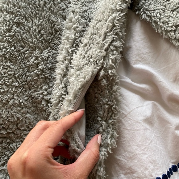 ☁️ The Southern Shirt Co Sherpa Pullover with Pockets - Picture 5 of 8